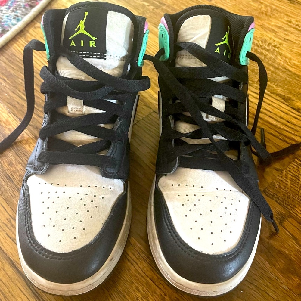 Air Jordan 1 MID GS “Pastel” Youth Size 4